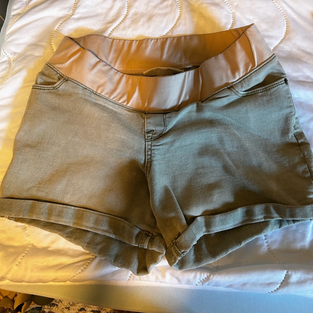 3/$20 Liz Lange maternity shorts